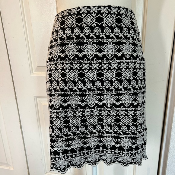 Loft Skirt Black Eyelet Lined Embroidered Womens Size 6 - Picture 1 of 8